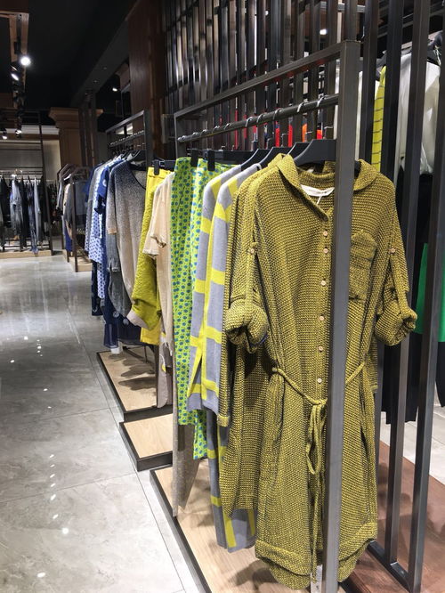 品牌折扣女裝批發 掛板樣板為何“貴”在那一塊錢？